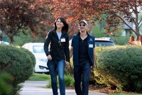 Những đôi giày bình dân của CEO công nghệ thế giới