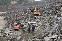 Hiện trường vụ sạt lở núi ở Trung Quốc nhìn từ trên cao