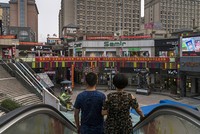 Nhiều trung tâm mua sắm, nhà hàng, quán karaoke mọc lên quanh nhà máy Foxconn. Ảnh:WSJ