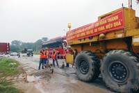 Dự án Cải tạo, nâng cấp Quốc lộ 6 sử dụng vốn vay WB đang được các nhà thầu triển khai thi công. Ảnh: Anh Minh