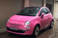 Một mẫu Fiat 500 đời 2010 rao bántại Sài Gòn. Ảnh:Nguyễn Đức.