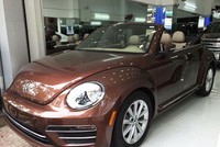 Phiên bản mui trần của mẫu xe huyền thoại Volkswagen Beetle về Việt Nam. Ảnh:Nghĩa Trần.