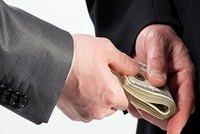 Bắt tạm giam Trưởng phòng Thanh tra Cục thuế Bình Định nhận hối lộ 130 triệu đồng
