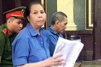 Vợ chồng Vân tại tòa hôm nay. Ảnh:Hải Duyên.