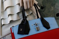 Người Trung Quốc là khách hàng số một của các hãng bán hàng xa xỉ cá nhân. ẢnhReuters.