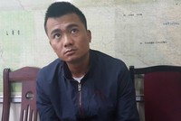 Nguyễn Văn Tuấn lúc bị áp giải về tới cơ quan điều tra. Ảnh:Nguyễn Hải.