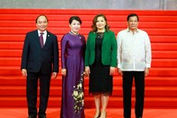 Thủ tướng Nguyễn Xuân Phúc cùng phu nhân và Thủ tướng Philippines Rodrigo Duterte và phu nhân tại Hội nghị Cấp cao ASEAN-30