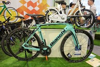 Xe đạp Bianchi Oltre XR 4 giá 410 triệu đồng tại Việt Nam. Ảnh:Lương Dũng.