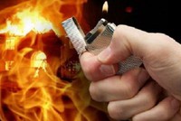 Camera tố cáo nữ công nhân dùng bật lửa đốt công ty