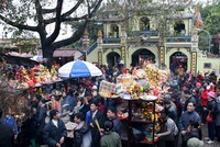 Lễ hội đền bà Chúa Kho luôn đông khách. Ảnh:Bá Đô