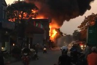 Hỏa hoạn thiêu rụi xưởng gỗ 300m2 ở Hải Phòng