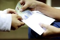 Cán bộ thuế nhận lót tay 50 triệu đồng của doanh nghiệp