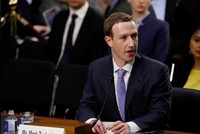 CEO Facebook - Mark Zuckerberg trong buổi điều trần. Ảnh:Reuters