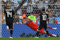 Messi run rẩy, Argentina tấn công quá chậm, bế tắc