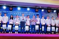 Formosa Hà Tĩnh trao 400 suất học bổng “Chắp cánh ước mơ” cho học sinh giỏi vượt khó Kỳ Anh