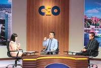 Doanh nhânNguyễn Văn Ngoan trao đổi với các chuyên gia của Chương trình CEO - Chìa khóa thành công.