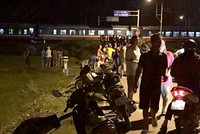 Hiện trường va chạm giữa ôtô và tàu hỏa. Ảnh: Minh Tiên.