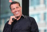 Triệu phú, chiến lược gia, doanh nhân, tác giả sách Tony Robbins.Ảnh: Mike Pont