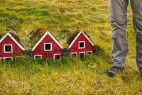 Ở Iceland, người dân thậm chí còn xây những ngôi nhà tíhon cho yêu tinh ở. Ảnh:Go NOMAD Travel.