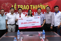 à M.H (ngụ Cần Thơ) lãnh giải thưởng trị giá hơn 20 tỷ đồng sau khi mua 40.000 đồng tiền vé số.