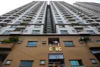 Một số người dân ở toà nhà CT6C đã bị thu sổ hồng. Ảnh: Phạm Dự