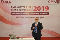 GS. Janek Ratnatunga, CEO của CMA Australia trình bày tại hội thảo