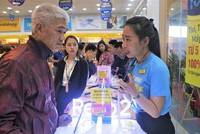 Từ ngày 1/07, nhân viên bán hàng chuỗi Thegioididong.com và Điện Máy Xanh sẽ kiêm luôn phần việc của nhân viên tài chính