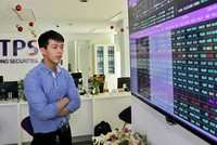 TPBank sẽ tiếp tục mua cổ phiếu Chứng khoán Tiên Phong (ORS) để duy trì tỷ lệ sở hữu 9,01%