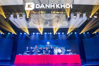 Ông Nguyễn Quốc Bảo, Phó tổng giám đốc Tập đoàn Danh Khôi (chính giữa ảnh) ký hợp tác với các đối tác đồng hành uy tín trên thị trường.