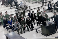 Các bị cáo tại tòa (ảnh chụp qua màn hình)