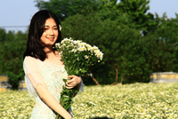 Thiếu nữ Hà thành khoe sắc cùng Cúc Họa mi