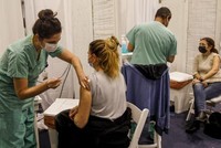 Israel là quốc gia đi đầu trong việc tiêm vắc-xin Covid-19 cho người dân