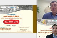 Ông Huỳnh Thiện Nhân, Phó tổng giám đốc Công nghệ Dai-ichi Life Việt Nam, nhận Giải thưởng “Công ty BHNT có Ứng dụng Công nghệ thông tin – Chuyển đổi số tiêu biểu” từ ông Vũ Bằng, nguyên Chủ tịch Ủy ban Chứng khoán Nhà nước, Phó chủ tịch Hội đồng Bình chọn Giải thưởng Dịch vụ Tài chính Tiêu biểu 2021.