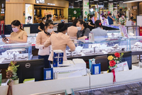Doanh nghiệp vàng tung tiêu hút khách ngày Thần Tài tại các trung tâm thương mại