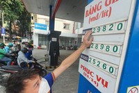 Giá xăng lên sát ngưỡng 30.000 đồng/lít kể từ 15h chiều 11/3/2022. (Ảnh: Lê Toàn/ĐTCK)