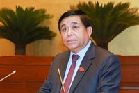 Bộ trưởng Bộ Kế hoạch và Đầu tư Nguyễn Chí Dũng báo cáo trước Quốc hội Dự thảo Nghị quyết của Quốc hội về thí điểm một số cơ chế, chính sách đặc thù phát triển tỉnh Khánh Hòa tại phiên làm việc chiều 24/5