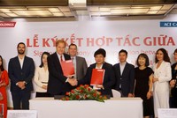 Ông Nguyễn Ngọc Thủy – Chủ tịch HĐQT Tập đoàn Egroup kiêm Chủ tịch HĐQT Apax Holdings và ông Robert Harold Hughes - Chủ tịch HĐQT ACI Capital đại diện hai bên chính thức ký kết thỏa thuận hợp tác.