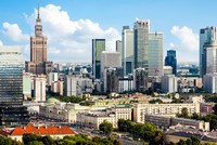 Tại Warsaw, thủ đô của Ba Lan, đang trải qua thời tiết giống như một ngày hè. Ảnh: CNN