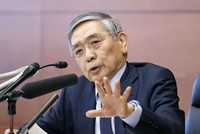 Ông Haruhiko Kuroda trong một cuộc họp khi đang là Thống đốc Ngân hàng trung ương Nhật Bản