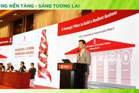 Tổng giám đốc Neo Gim Siong Bennett phát biểu tại Đại hội đồng cổ đông năm 2023.
