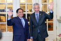 Thủ tướng Lý Hiển Long đón Thủ tướng Phạm Minh Chính hồi tháng 2/2023 trong chuyến thăm Singapore tháng 2/2023.