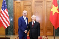 Tổng Bí thư Nguyễn Phú Trọng và Tổng thống Hoa Kỳ Joe Biden chụp ảnh chung trước hội đàm (Ảnh: TTXVN).