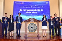 Ông Nguyễn Khánh Linh, Chủ tịch HĐQT Chứng khoán Thành Công thực hiện nghi lễ đánh chiêng chào mừng ngày giao dịch chính thức cổ phiếu TCI trên sàn HoSE.