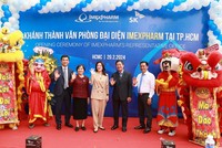 Ban lãnh đạo Imexpharm làm lễ cắt băng khánh thành văn phòng