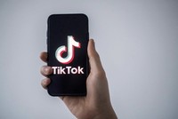 ByteDance - chủ sở hữu của TikTok - có thể phải đối mặt với mức phạt lên tới 6% doanh thu toàn cầu nếu TikTok bị kết tội vi phạm các quy định trong luật dịch vụ kỹ thuật số (DSA) của EU. Ảnh: AFP