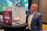 Ông Nguyễn Xuân Quang, Chủ tịch HĐQT NLG bỏ phiếu biểu quyết tại ĐHCĐ vừa qua