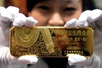 Nhà đầu tư Trung Quốc đang mạnh tay mua vàng, khiến giá không ngừng tăng. Ảnh: AFP