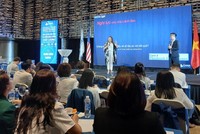 Bà Amy Salo- Giám đốc kinh doanh-Tổng đại lý Forest Hills Financial Group- Hoa Kỳ chia sẻ tại GAMA Việt Nam 2024