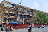 Khu chung cư cũ A7, A8 phường Vạn Mỹ (quận Ngô Quyền) đã bị lún, nghiêng sau cơn bão số 3. Ảnh: Thanh Tân