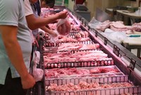 Việt Nam chi gần 1,8 tỷ USD nhập khẩu thịt và phụ phẩm từ thịt trong năm 2024, tăng 18,1% so với năm 2023. 